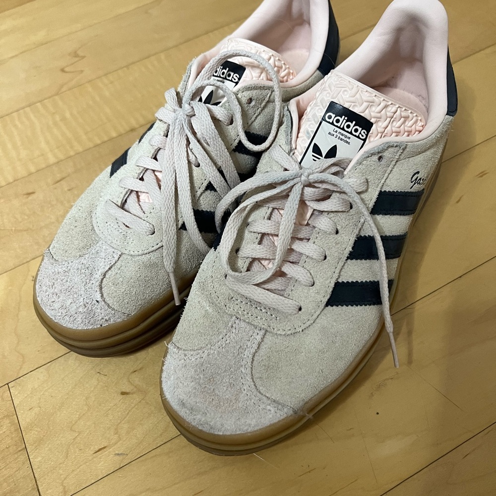 adidas gazelle shoes  7.5